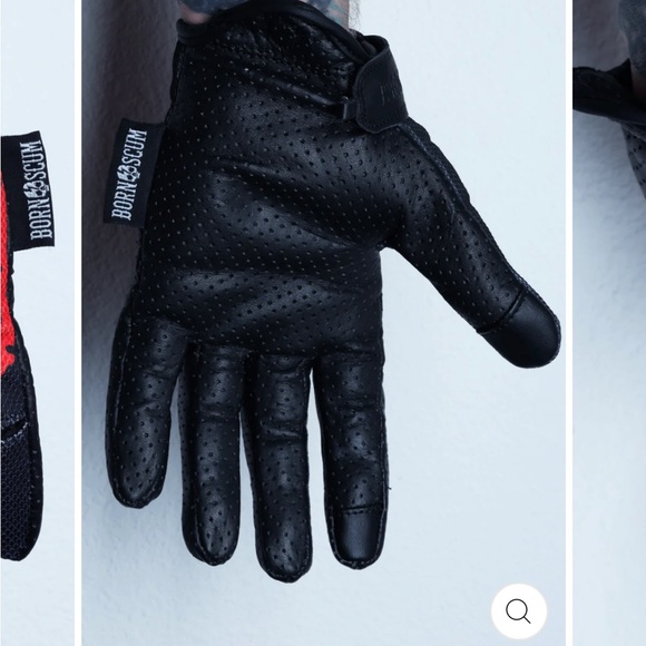 Red and Black Skull Motif Gloves - Picture 2 of 4